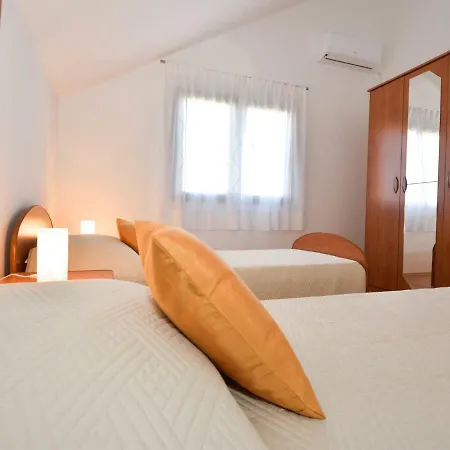 Apartment Rafaela Vrsi