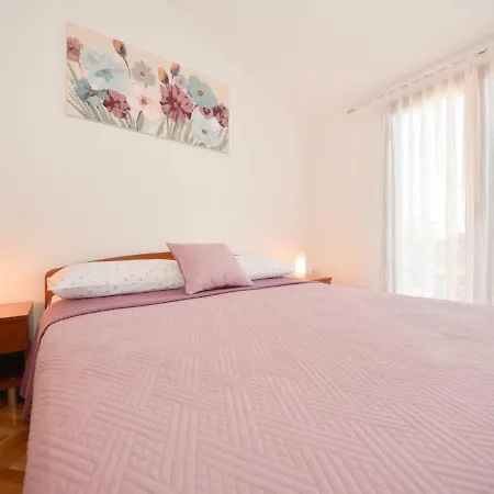 Apartment Rafaela Vrsi